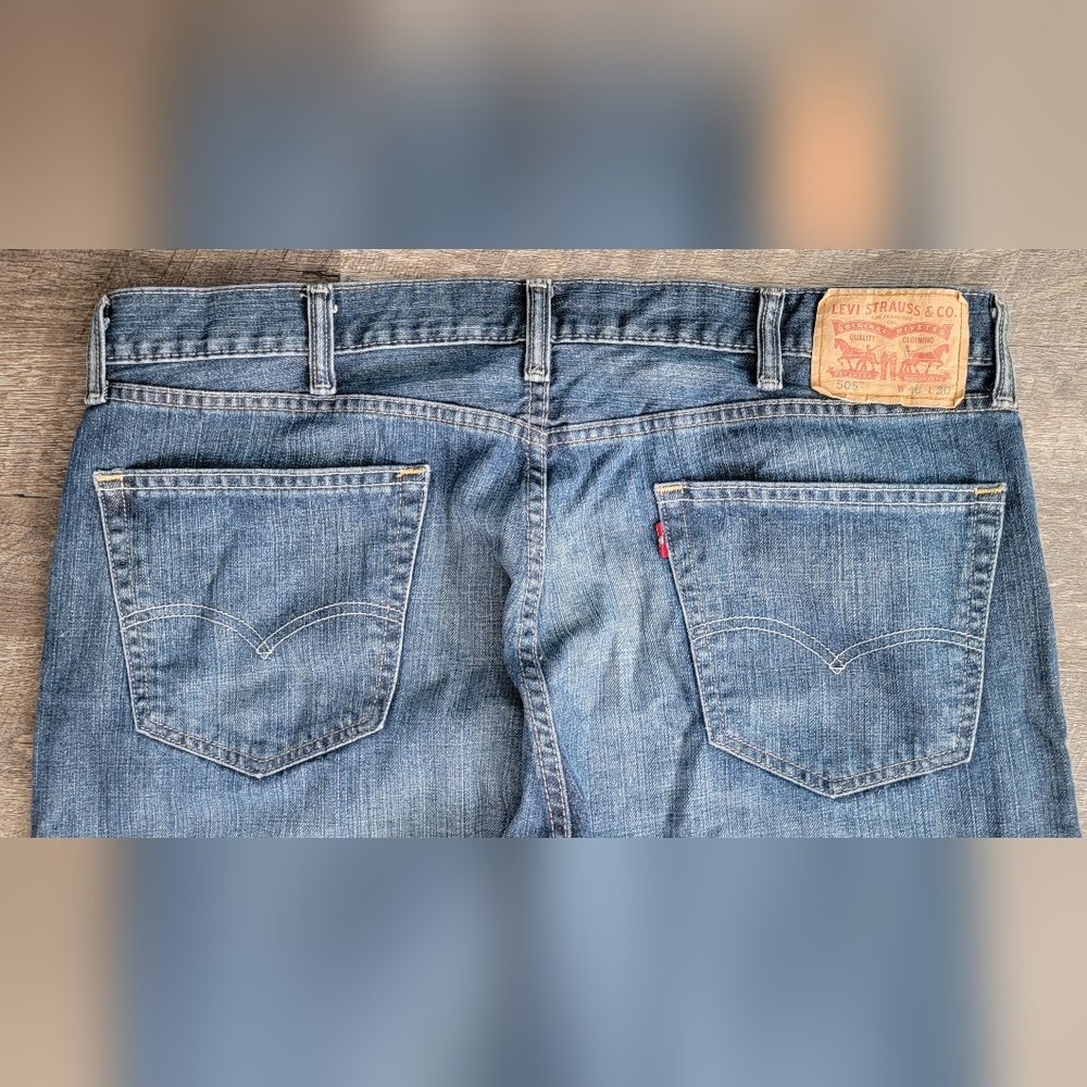 Levi's 505 Jean's Men's 40X30 Medium Wash Distressed Denim Blue 100% Cotton Rela - Picture 4 of 14